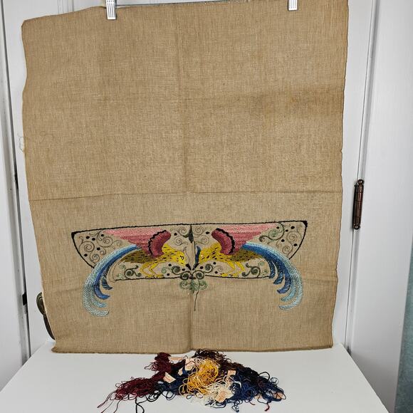 Vintage unfinished embroidered birds crash linen and floss 28 x 32 - Picture 1 of 9